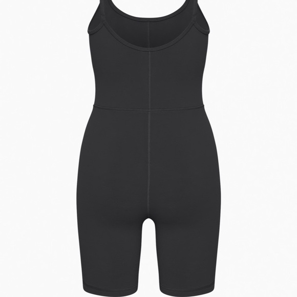 NWT Aritzia Divinity 7” Romper Small - Picture 6 of 8